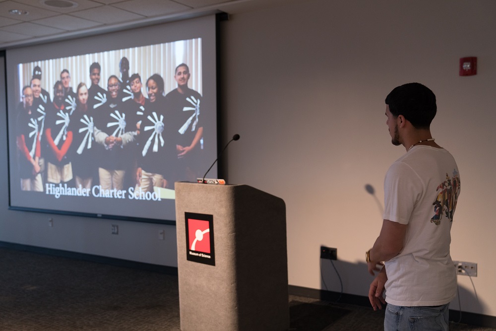 Jan-Carlos-watching-video