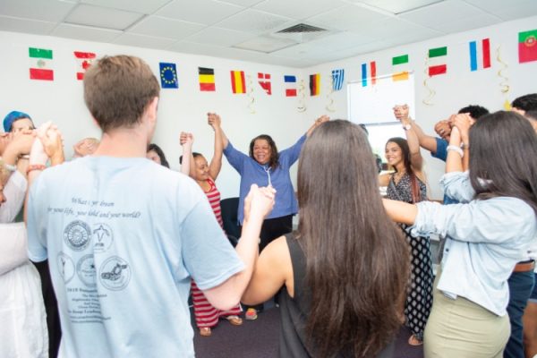 Friendship-bracelet-singing